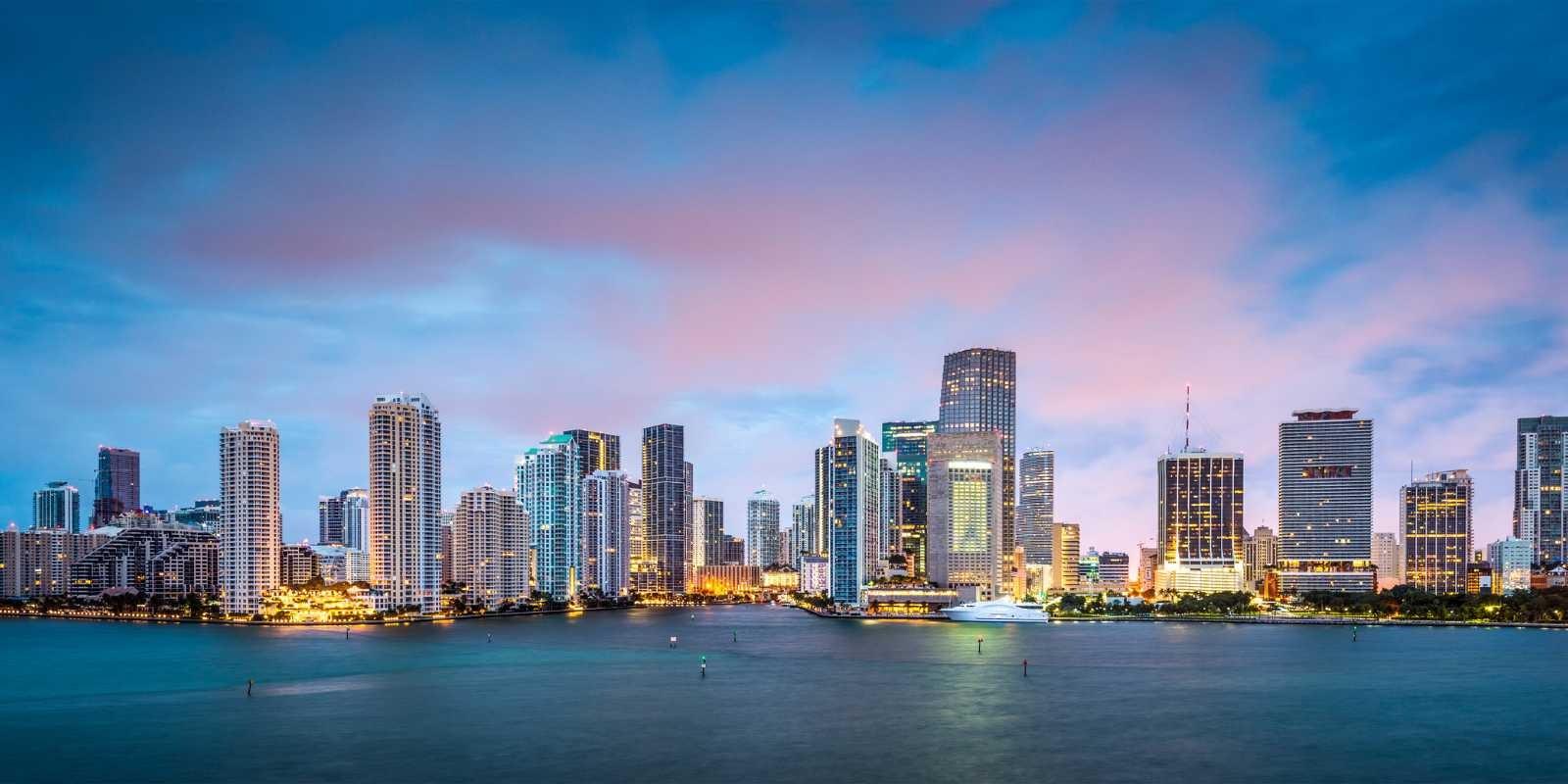 Miami: El refugio seguro para tu patrimonio en 2024. Descubre por qué la ciudad del sol brilla más que nunca para los inversionistas latinoamericanos.